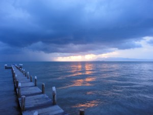 khmer kisses, good dreams.  (sunset @ kep)